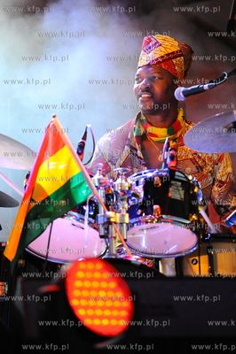 CudaWianki czyli Lato zaczyna sie w Gdyni. Nz. Zespol...