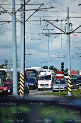 Korki na ulicach Gdanska przed obchodami 30 lecia solidarnosci....
