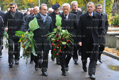 Cmentarz witominski w Gdyni. Przewodniczacy Europarlamentu...