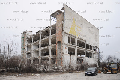 Gdynia. Rozbiorka magazynu portowego pomiedzy ulicami...