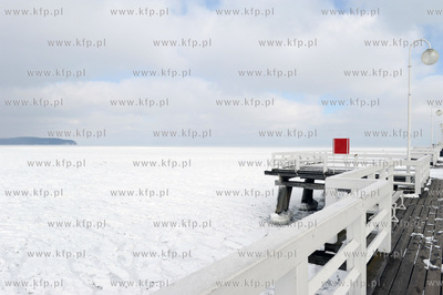 Sopot. Silne mrozy spowodowaly zamarzniecie zatoki...