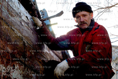 Ustka. Roman Stawikowski, wlasciciel kutra Janina,...