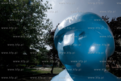 Rzezby tajemniczych niebieskich zolnierzykow pojawily...