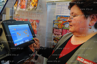 Gdynia, ul. Unruga. Kolektura 8/766 w salonie Inmedio,...