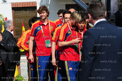 Hiszpanscy pilkarze wyjezdzaja z Hotelu Gdansk na mecz...