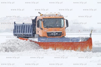 Wiosna w zimowej szacie w Porcie Lotniczym Gdansk im....