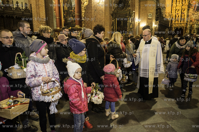 Wielka Sobota. Święcenie pokarmów w bazylice katedralnej...