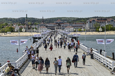 Sopot. Molo, plaza i Plac Przyjaciol Sopotu. Rekordowa...