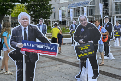 Sopot. Plac Przyjaciol Sopotu.  Konferencja prasowa...