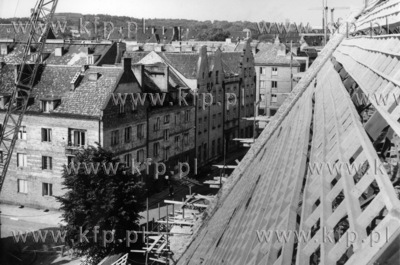 Remont dachu Wielki Mlyn w Gdansku 1962 Fot. Zbigniew...