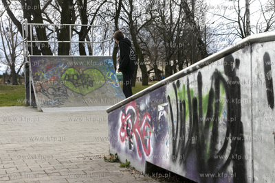 Mini skatepark przy Centrum Kultury i Sportu w Pruszczu...