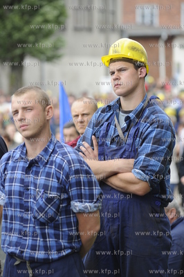 Protest stoczniowcow ze Stoczni Gdynia w związku z...