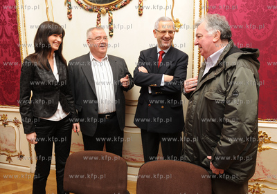 Gdansk. Robocze spotkanie w sprawie budowy toru wyscigowego...