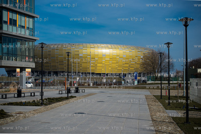 PGE Arena w Gdansku, po lewej budynek Miedzynarodowych...