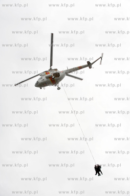 Uroczystosc nadania imienia i podniesienia bandery...