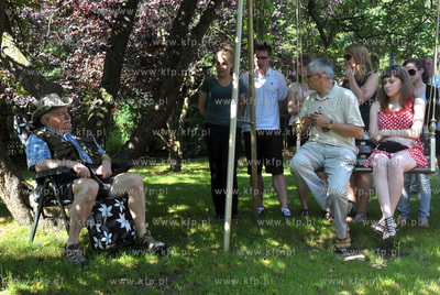 Lech Walesa wraca do formy. Pierwsze spotkanie po pobycie...