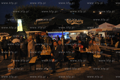 Biesiada i tance z okazji Swieta Oliwy odbyla na placu...