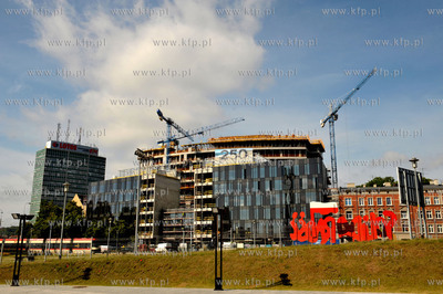 Gdansk. Okolice Europejskiego Centrum Solidarnosci...
