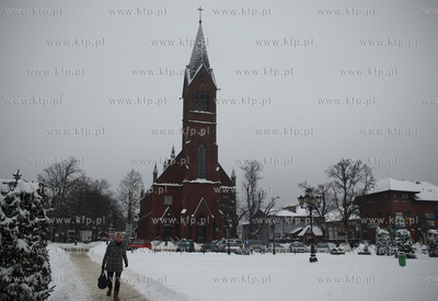 Kartuzy. Rynek i Kosciol parafialny p.w. sw. Kazimierz.
12.01.2009
fot....