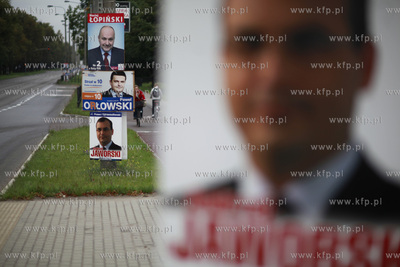 Gdansk. Wybory do sejmu i senatu. Nz. plakaty wyborcze...