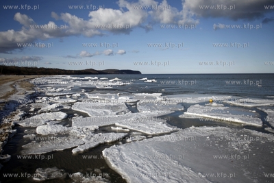 Sopot. Częściowo zamarznięta Zatoka Gdańska.
20.02.2012
fot....