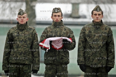 Uroczystosc powitania zolnierzy 49. Bazy Lotniczej...