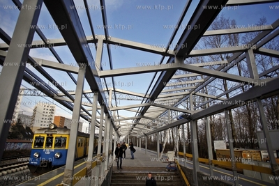 Remont peronu i przejscia podziemnego Szybkiej Kolei...