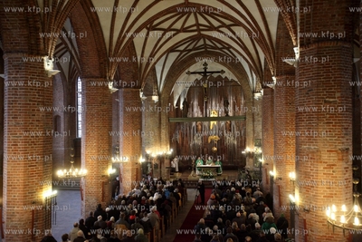 Gdansk. Dzien Pamieci Zolnierzy Wykletych. Nz. msza...