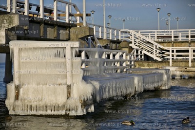Oblodzone molo w Gdańsku Brzeźnie.
04.01.2016
fot....