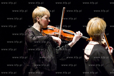 Opera Bałtycka. Opera TU  ! TU ! Choć cztery struny...