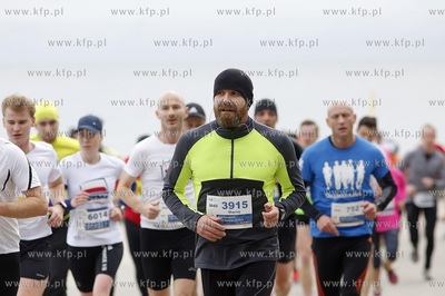 Gdynia. Bieg Europejski. Nz. biegacze na bulwarze nadmorskim.
07.05.2017
fot....