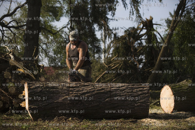 Skutki nawałnicy, która z piątku na sobotę przeszła...