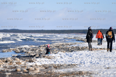 Zimowy spacer po plaży w Sobieszewie 13.02.2021 fot....