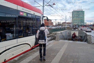 Po przerwie ponownie zostały otwarte wejcia na przystanki...