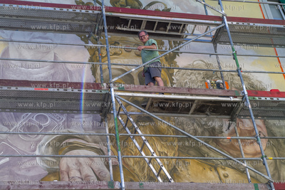 Gdańsk. Podwale Staromiejskie. Trwają prace nad muralem...