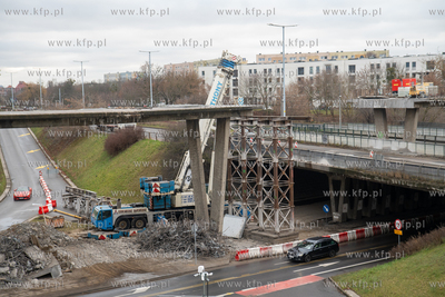Zaspa. Rozbiórka kładki nad al. Rzeczypospolitej...