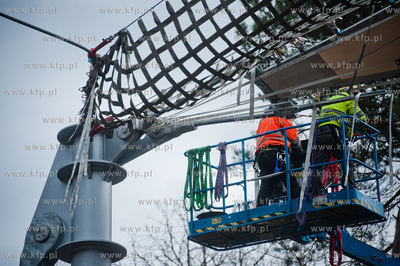 Sopot. Rozpoczeto montaz liczacej 7000 m2  powloki...