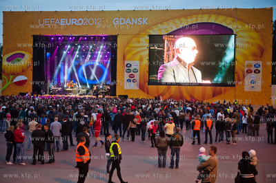 Gdansk. Otwarta dla publicznosci Strefa Kibica na Placu...