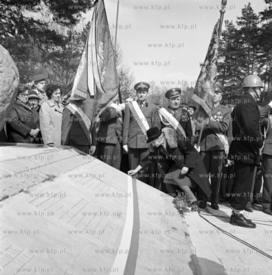 Odsloniecie pomnika ku czci lesnikow poleglych w walkach...