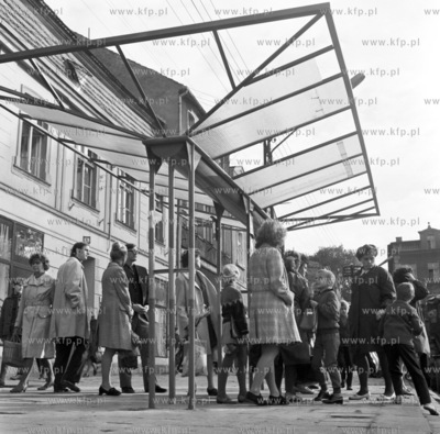 Przystanek autobusowy na placu 1 Maja w Starogardzie.
12.10.1971
pazdziernik_1971_z.kosycarz_p2
Fot....
