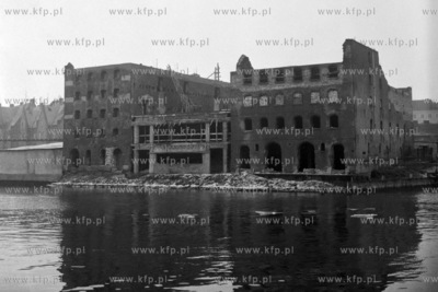 Spichlerze na Wyspie Ołowianka w Gdańsku. 
7.02.1977
1luty77_z.kosycarz_p9
Fot....