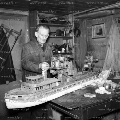 W pracowni modelarskiej.  (Lata 60).
1965
0005936z_gdynia
Fot....