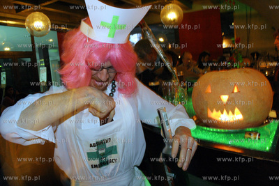 Halloween w pubie Cafe Absinthe w Gdansku.  31.10.2005...