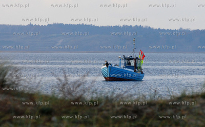 Rewa jesienia. Nz. Lodz rybacka 19.11.2006Fot....