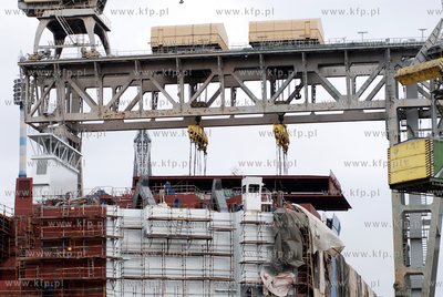 Stocznia Gdynia SA. Budowa samochodowca ro-ro Glorious...