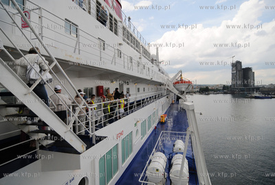 Prom Stena zacumowany przy Skwerze Kosciuszki w Gdyni.
16.06.2008
Fot....