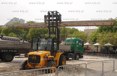 Na plazy w Srodmiesciu Gdyni ruszyl montaz gigantycznego...