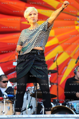 CudaWianki czyli Lato zaczyna sie w Gdyni.. Nz. Novika....