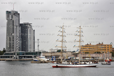 Chopin// Polska/ The Course. Gdynia swietuje zakonczenie...