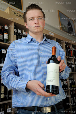 Winarium. Marek Kondrat i Syn sklep przy ulicy Swietojanskiej...